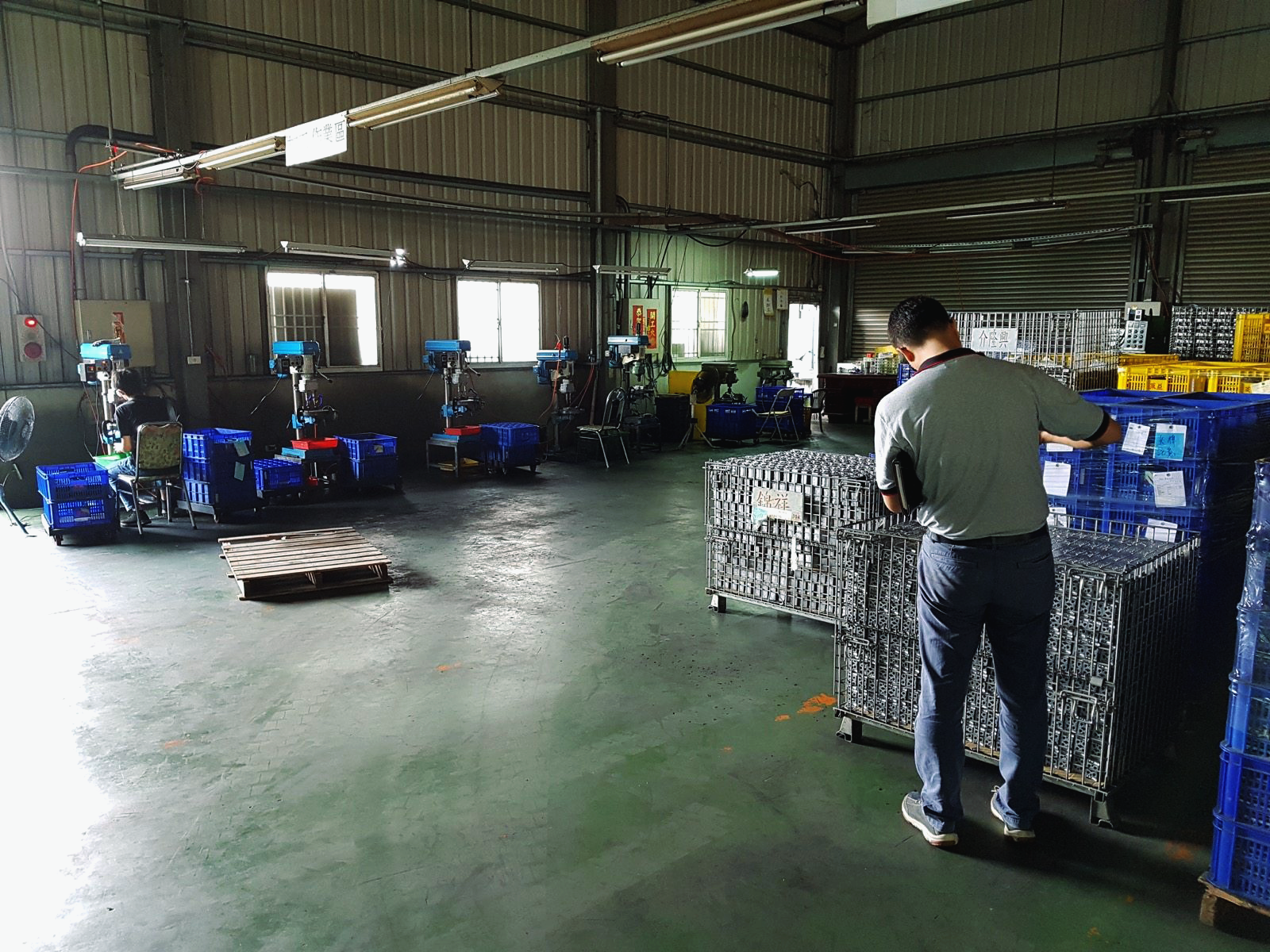 Shop-floor manufacturing and quality work in an international production environment
